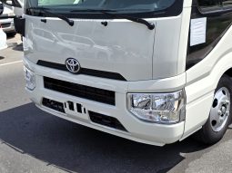 
										TOYOTA COASTER PETROL 2.7 MT – AUTO DOOR – 23 SEATER – 3 POINT BELT – 2025 MODEL – WHITE full									