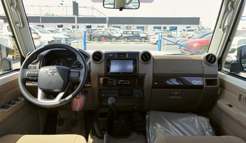 
								TOYOTA LC 79 DOUBLE CABIN DIESEL 2.8 MT -STD  E  2025 – WHITE INSIDE BEIGE – full									