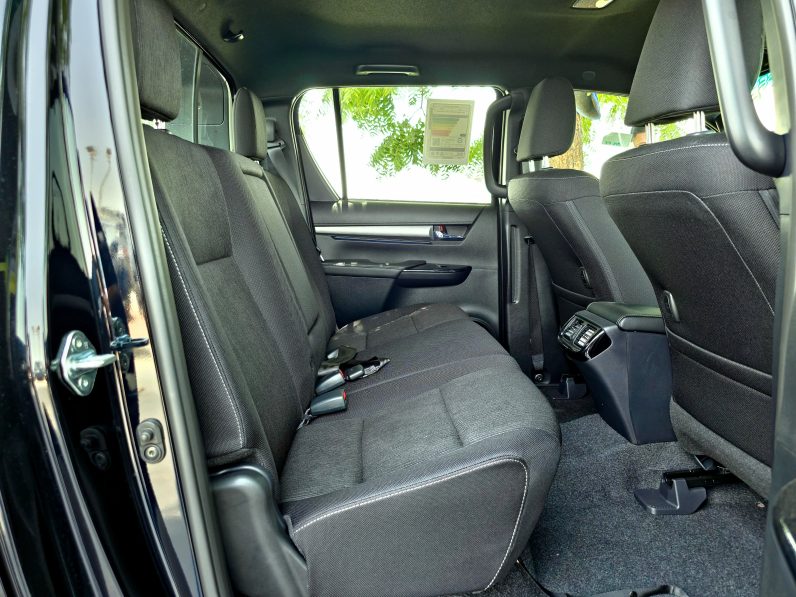HILUX ADVENTURE PETROL 4.0L – FULL WITH COMPRESSOR – BLACK INSIDE BLACK – OMANI