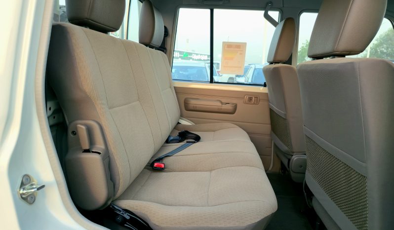 
								TOYOTA LC 79 DOUBLE CABIN DIESEL 2.8 MT -STD  E  2025 – WHITE INSIDE BEIGE – full									