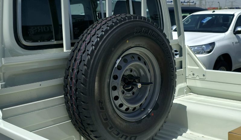 
								TOYOTA LC 79 DOUBLE CABIN DIESEL 2.8 MT -STD  E  2025 – WHITE INSIDE BEIGE – full									