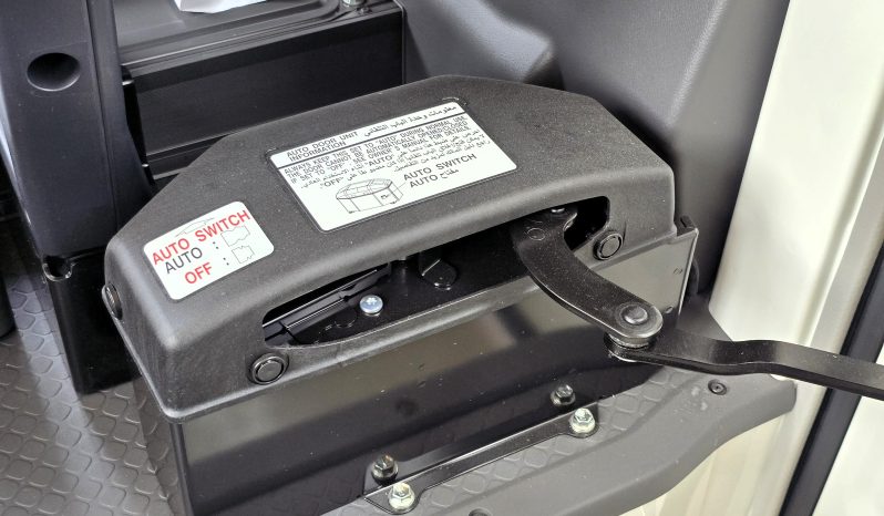 
								TOYOTA COASTER PETROL 2.7 MT – AUTO DOOR – 23 SEATER – 3 POINT BELT – 2025 MODEL – WHITE full									