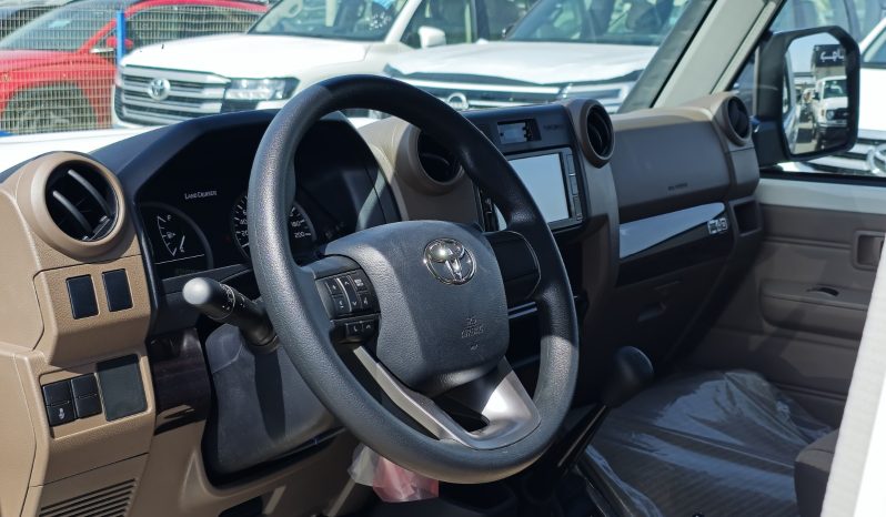 
								TOYOTA LC 79 DOUBLE CABIN DIESEL 2.8 MT -STD  E  2025 – WHITE INSIDE BEIGE – full									