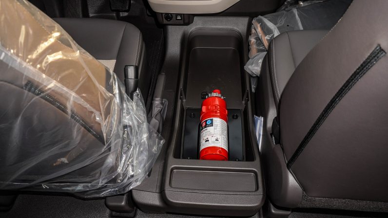 TOYOTA HIACE PETROL HIGHROOF 3.5 AUTO GL