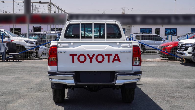 TOYOTA HILUX DC DIESEL 2.4 – MT – STD – E – 2025 – WHITE INSIDE RED