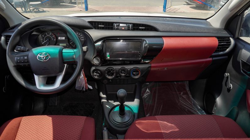 TOYOTA HILUX DC DIESEL 2.4 – MT – STD – E – 2025 – WHITE INSIDE RED