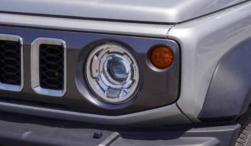 
								SUZUKI JIMNY PETROL 1.5L – GLX – GCC – 2025 – SILVER INSIDE BLACK full									