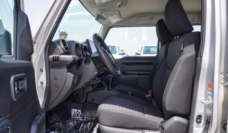 
								SUZUKI JIMNY PETROL 1.5L – GLX – GCC – 2025 – SILVER INSIDE BLACK full									