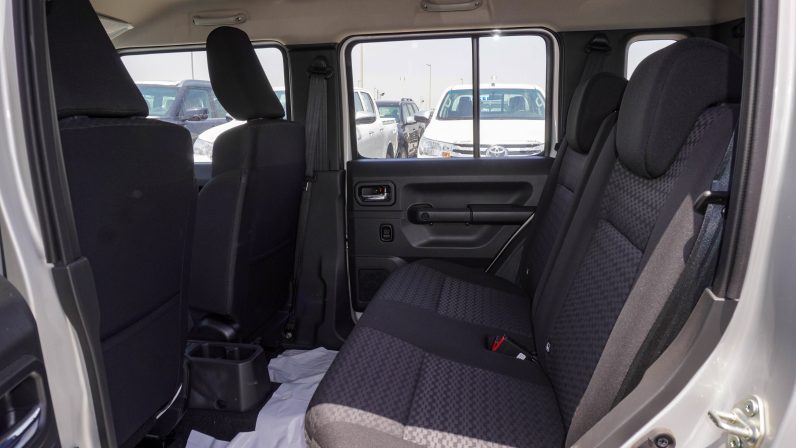 SUZUKI JIMNY PETROL 1.5L – GLX – GCC – 2025 – SILVER INSIDE BLACK