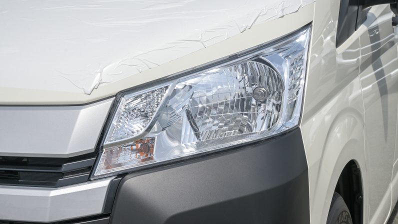 TOYOTA HIACE HIGHROOF PETROL AUTO 3.5 – 2025 MODEL -WHITE