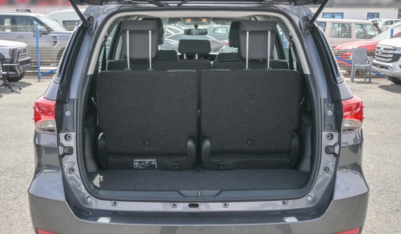 
								TOYOTA FORTUNER DIESEL 2.4 – COMFORT – GRAY INSIDE BLACK full									