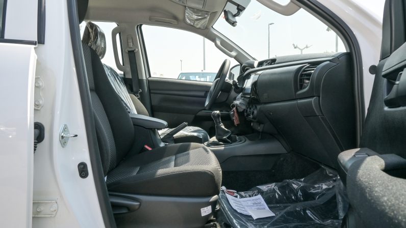 TOYOTA HILUX PETROL 2.7L – MANUAL – WIDE CABIN – WHITE INSIDE BLACK