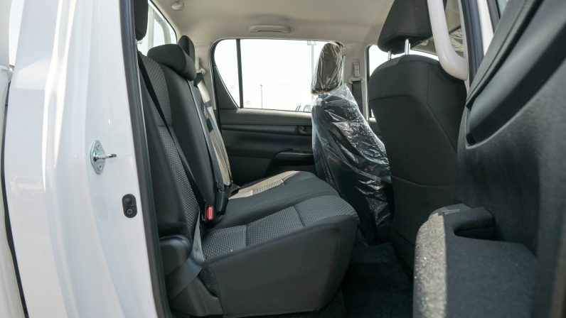 TOYOTA HILUX PETROL 2.7L – MANUAL – WIDE CABIN – WHITE INSIDE BLACK