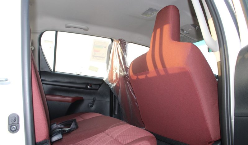 
								HILUX NARROW BODY DIESEL DOUBLE CABIN 2.4 MT 6 SEATER MANUAL WINDOW  BASIC full									