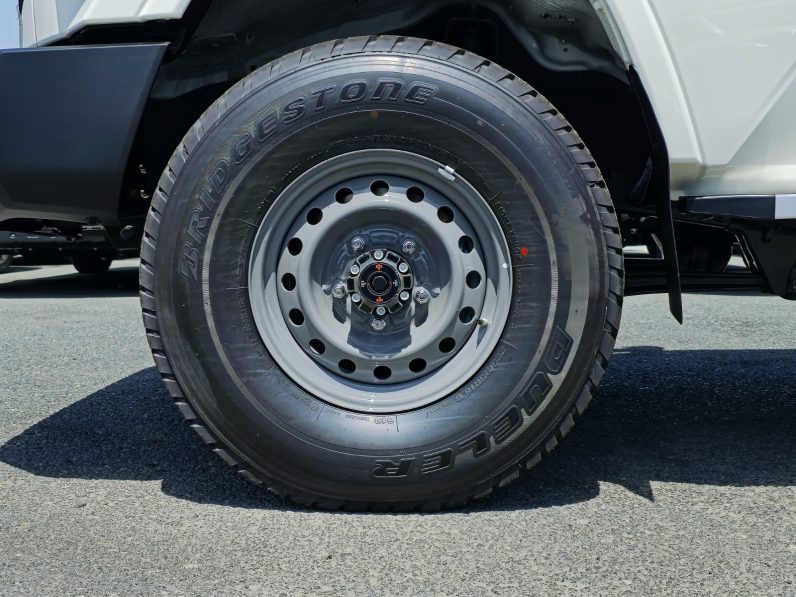 TOYOTA LC 79 DOUBLE CABIN DIESEL 2.8 MT -STD  E  2025 – WHITE INSIDE BEIGE –