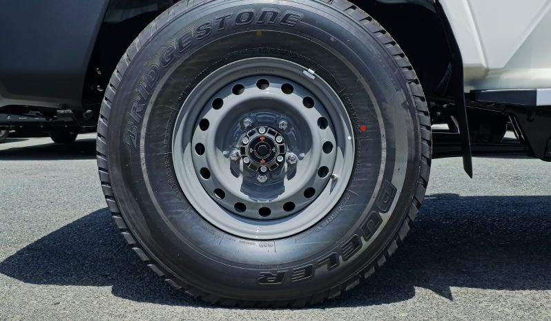 
								TOYOTA LC 79 DOUBLE CABIN DIESEL 2.8 MT -STD  E  2025 – WHITE INSIDE BEIGE – full									