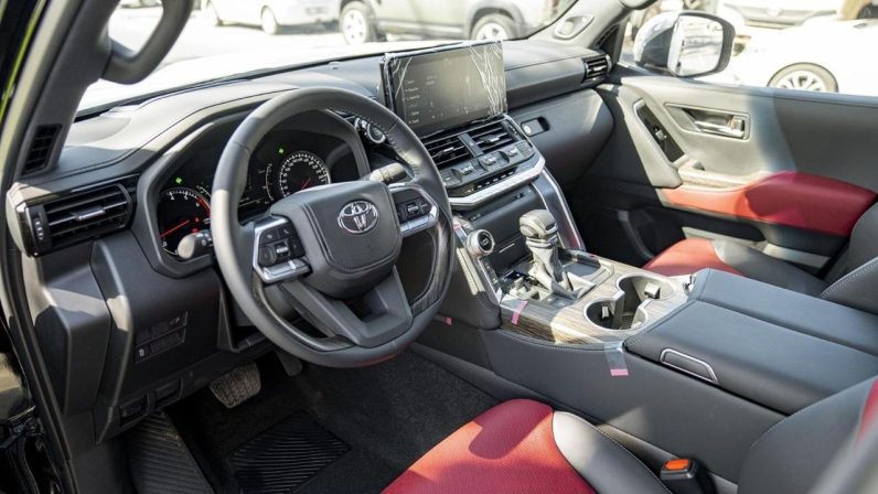 Toyota Land Cruiser LC300 3.5L VXR Twin-Turbo Petrol – Black- 2025