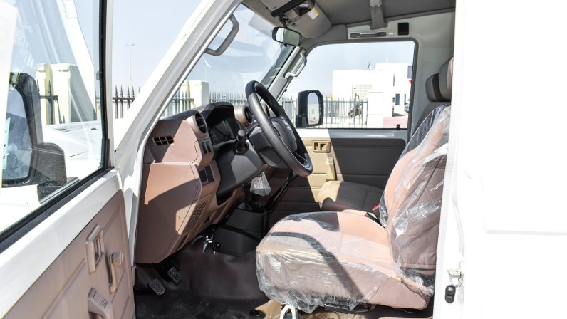 TOYOTA LC78 PETROL 4.0 – BASIC – MT – 2025 – WHITE INSIDE BEIGE – E