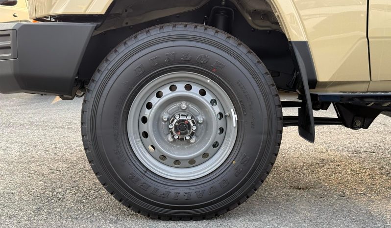 
								TOYOTA LC78 PETROL 4.0 – BASIC – MT – PW – 2025 MODEL  – BEIGE INSIDE GREY  full									