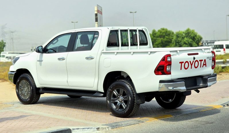 
								TOYOTA HILUX DIESEL 2.4 DOUBLE CABIN – MT – HIGH OPTIONS – PUSH START – 2025 – WHITE INSIDE RED – NON GCC full									