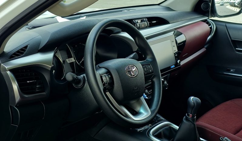 
								TOYOTA HILUX DIESEL 2.4 DOUBLE CABIN – MT – HIGH OPTIONS – PUSH START – 2025 – WHITE INSIDE RED – NON GCC full									