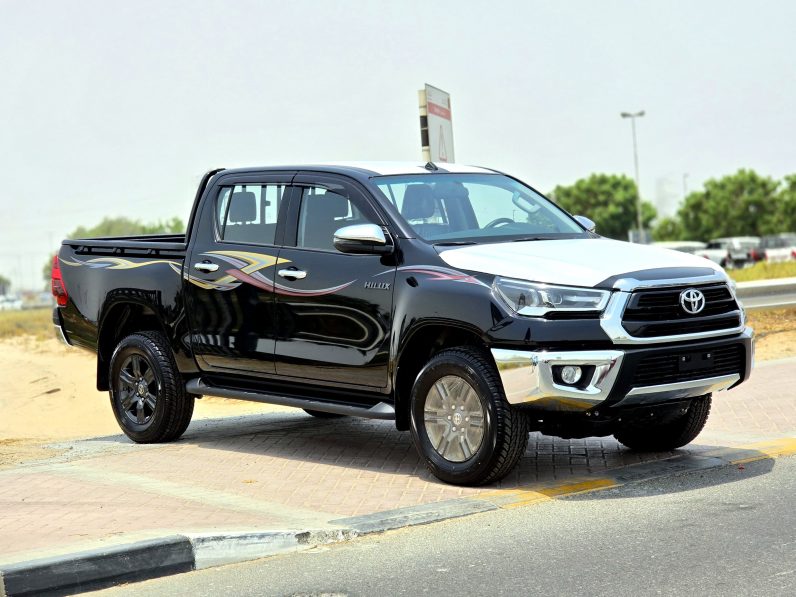 TOYOTA HILUX PETROL 2.7 DOUBLE CABIN – AT – HIGH OPTIONS – PUSH START – 2025 – BLACK INSIDE BLACK – YEMEN SPECS