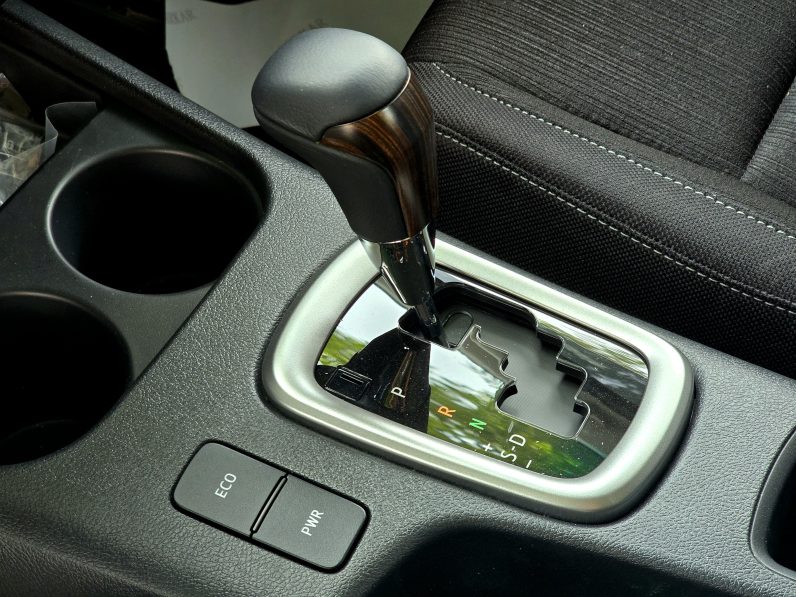 TOYOTA HILUX PETROL 2.7 DOUBLE CABIN – AT – HIGH OPTIONS – PUSH START – 2025 – BLACK INSIDE BLACK – YEMEN SPECS