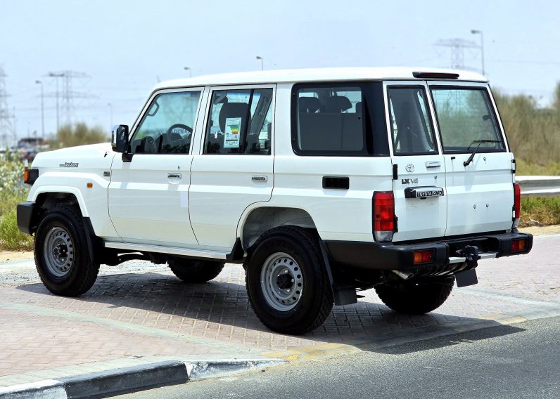 LC76 PETROL 4.0L – STD – E – DIFF LOCK – A/T – WHITE INSIDE BEIGE – 2025 – OMANI