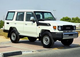 LC76 DIESEL 2.8T – STD – E – DIFF LOCK – A/T – WHITE INSIDE BEIGE – 2025 – OMANI