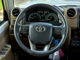 
										LC76 DIESEL 2.8T – STD – E – DIFF LOCK – A/T – WHITE INSIDE BEIGE – 2025 – OMANI full									