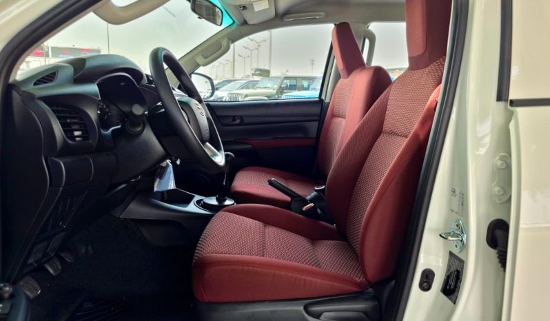 
								TOYOTA HILUX DIESEL 2.4 NARROW – M/T – BASIC – POWER WINDOWS – 2025 MODEL – WHITE INSIDE RED – OMANI full									