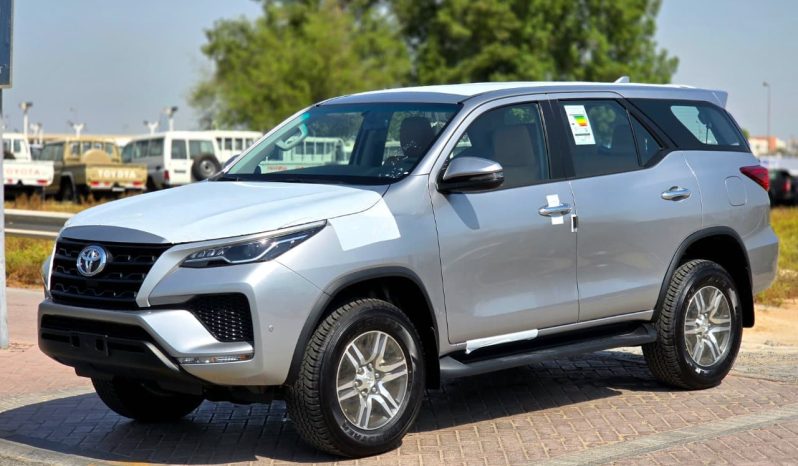 
								TOYOTA FORTUNER PETROL 2.7 – MANUAL A.C – ALLOY WHEELS – 2025 MODEL – SILVER INSIDE BROWN – YEMEN SPECS full									