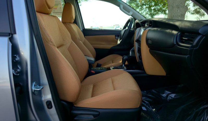 
								TOYOTA FORTUNER PETROL 2.7 – MANUAL A.C – ALLOY WHEELS – 2025 MODEL – SILVER INSIDE BROWN – YEMEN SPECS full									