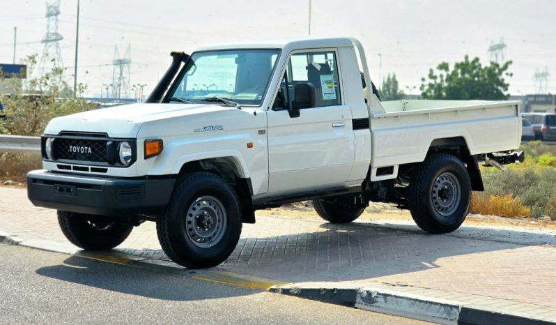 
								TOYOTA LC79 SINGLE CABIN DIESEL 2.8 MT – STD – E – MODEL 2025 – WHITE INSIDE BEIGE – GCC SPECS full									