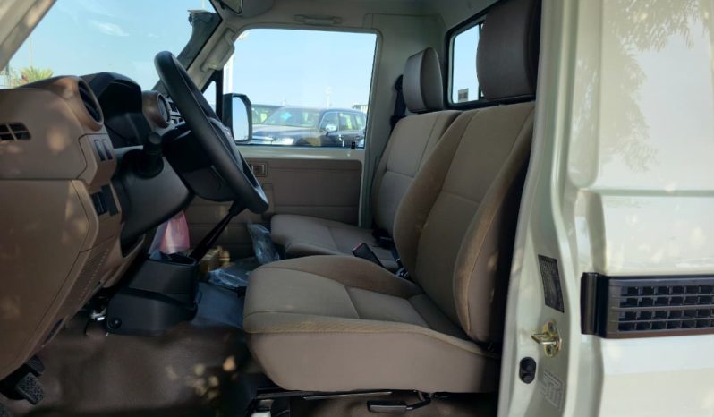 
								TOYOTA LC79 SINGLE CABIN DIESEL 2.8 MT – STD – E – MODEL 2025 – WHITE INSIDE BEIGE – GCC SPECS full									