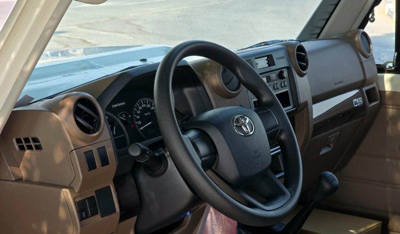 
								TOYOTA LC79 SINGLE CABIN DIESEL 2.8 MT – STD – E – MODEL 2025 – WHITE INSIDE BEIGE – GCC SPECS full									
