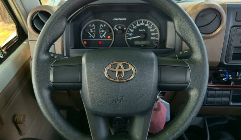 
								TOYOTA LC79 SINGLE CABIN DIESEL 2.8 MT – STD – E – MODEL 2025 – WHITE INSIDE BEIGE – GCC SPECS full									