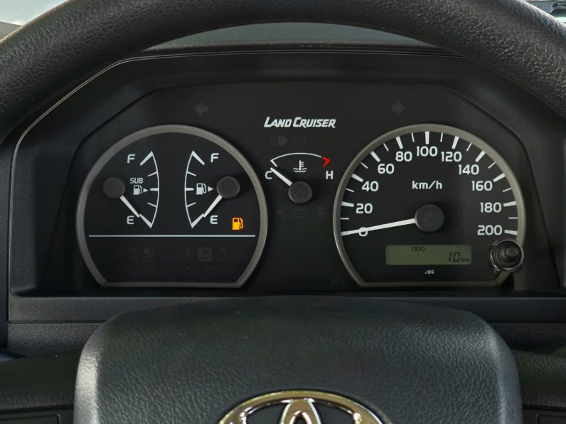 TOYOTA LC79 SINGLE CABIN DIESEL 2.8 MT – STD – E – MODEL 2025 – WHITE INSIDE BEIGE – GCC SPECS