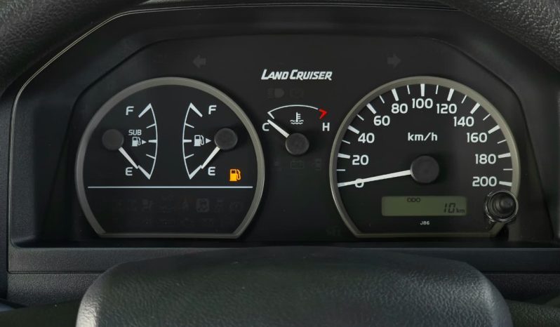 
								TOYOTA LC79 SINGLE CABIN DIESEL 2.8 MT – STD – E – MODEL 2025 – WHITE INSIDE BEIGE – GCC SPECS full									