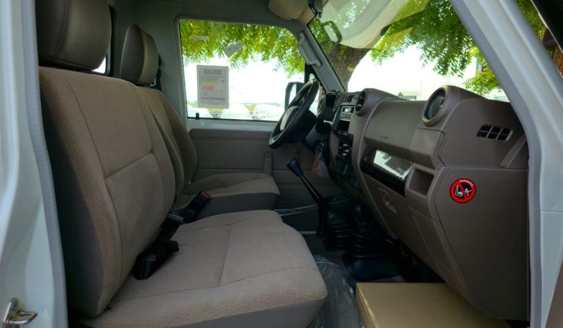 
								TOYOTA LC79 SINGLE CABIN DIESEL 2.8 MT – STD – E – MODEL 2025 – WHITE INSIDE BEIGE – GCC SPECS full									
