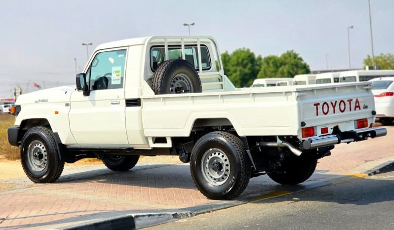 
								TOYOTA LC79 SINGLE CABIN DIESEL 2.8 MT – STD – E – MODEL 2025 – WHITE INSIDE BEIGE – GCC SPECS full									