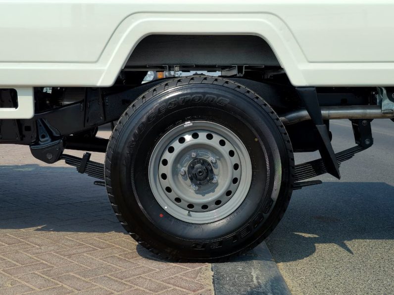 TOYOTA LC79 SINGLE CABIN DIESEL 2.8 MT – STD – E – MODEL 2025 – WHITE INSIDE BEIGE – GCC SPECS