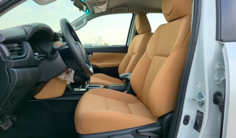 
								TOYOTA FORTUNER 2.4 DIESEL – STANDARD OPTIONS – 2025 MODEL – WHITE INSIDE BROWN – GCC SPECS full									