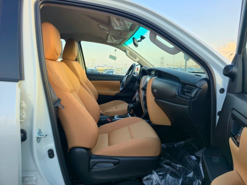 TOYOTA FORTUNER 2.4 DIESEL – STANDARD OPTIONS – 2025 MODEL – WHITE INSIDE BROWN – GCC SPECS