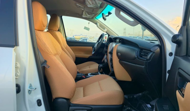 
								TOYOTA FORTUNER 2.4 DIESEL – STANDARD OPTIONS – 2025 MODEL – WHITE INSIDE BROWN – GCC SPECS full									