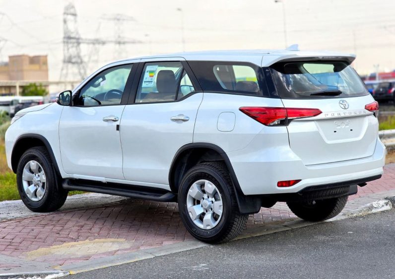TOYOTA FORTUNER 2.4 DIESEL – STANDARD OPTIONS – 2025 MODEL – WHITE INSIDE BROWN – GCC SPECS