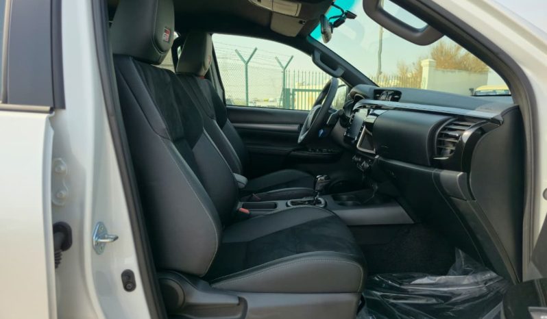 
								TOYOTA HILUX GR -S PETROL 4.0 – DIGITAL MIRROR – FULL OPTIONS – 2025 MODEL – WHITE INSIDE BLACK – GCC SPECS full									