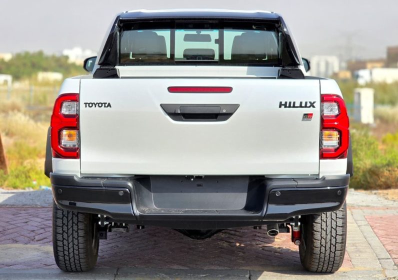 TOYOTA HILUX GR -S PETROL 4.0 – DIGITAL MIRROR – FULL OPTIONS – 2025 MODEL – WHITE INSIDE BLACK – GCC SPECS