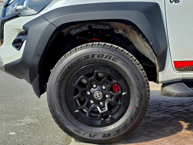 TOYOTA HILUX GR -S PETROL 4.0 – DIGITAL MIRROR – FULL OPTIONS – 2025 MODEL – WHITE INSIDE BLACK – GCC SPECS