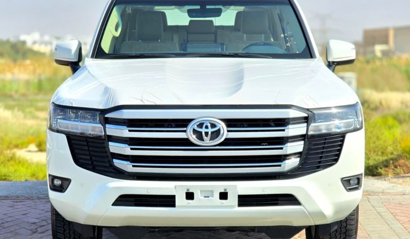 
								TOYOTA LC300 4.0L PETROL – GXR MID – SUNROOF – 18” A/W – 2025 MODEL – WHITE INSIDE BEIGE full									